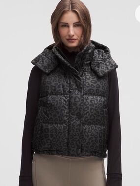 lululemon athletica wiunder puff Black Leopard Hooded Puffer Vest